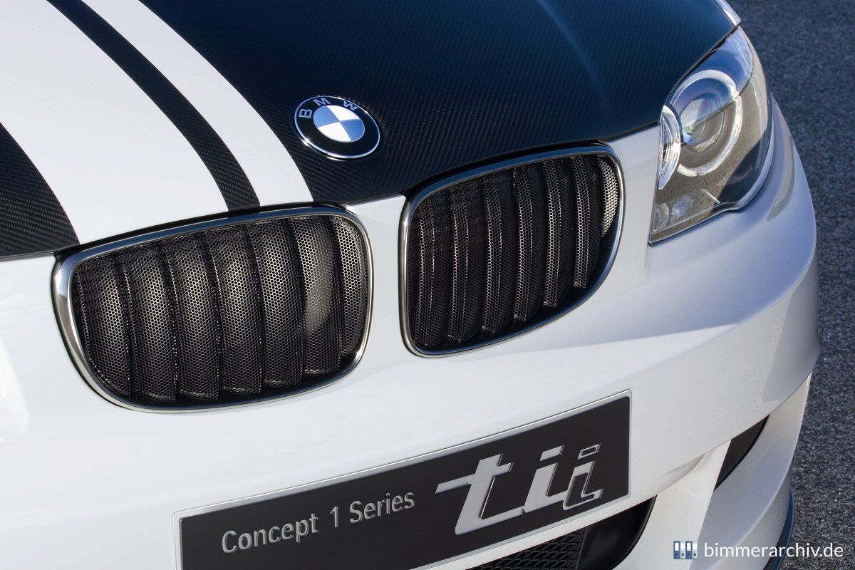BMW Concept 1 Series tii - schwarz gefärbte Niere
