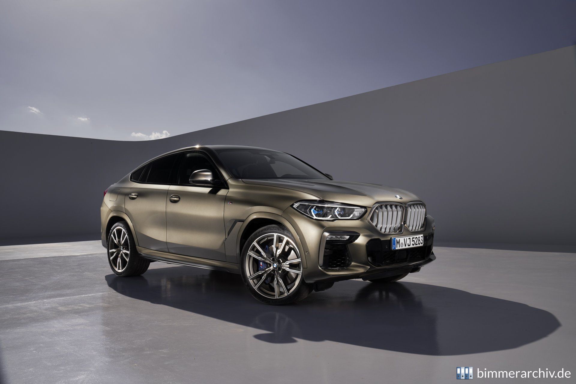 BMW X6 M50i