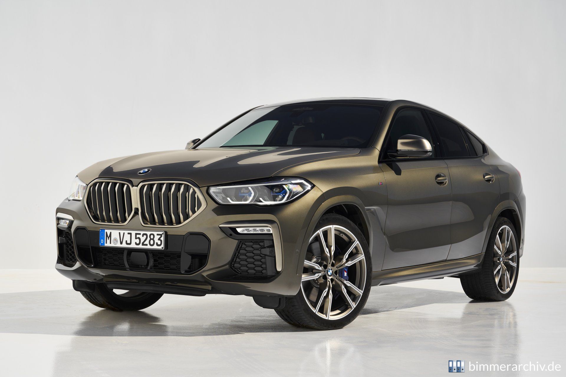 BMW X6 M50i