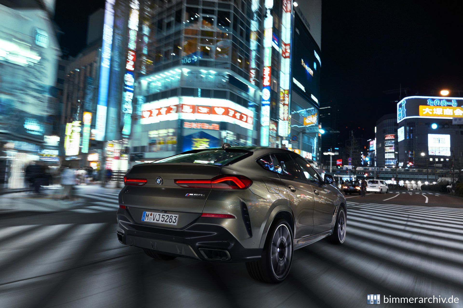 BMW X6 M50i