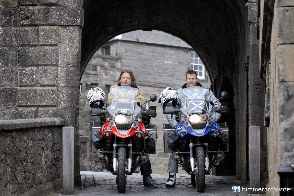 Ewan McGregor und Charley Boorman beim Start in England auf der BMW R 1200 GS