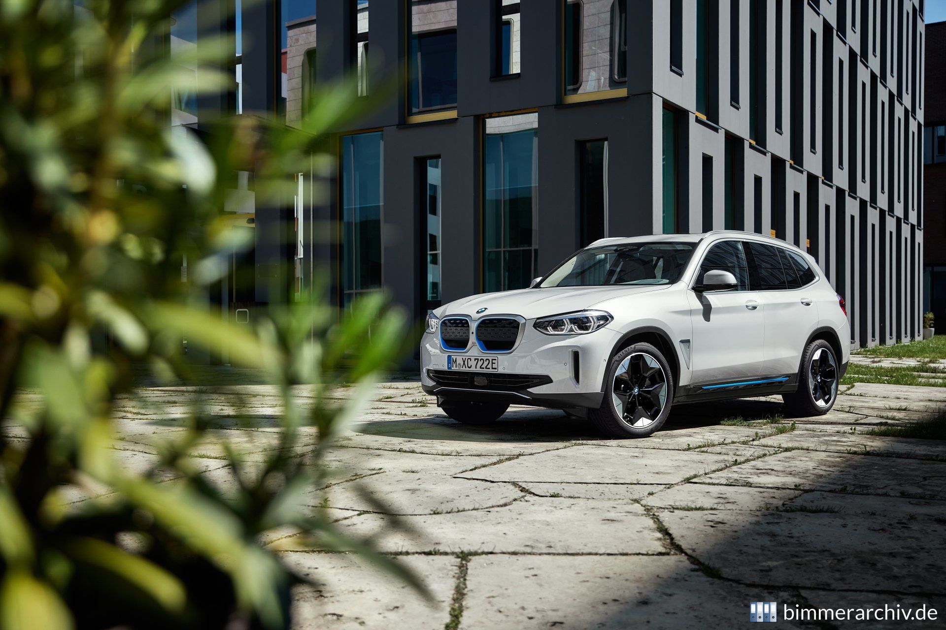 BMW iX3