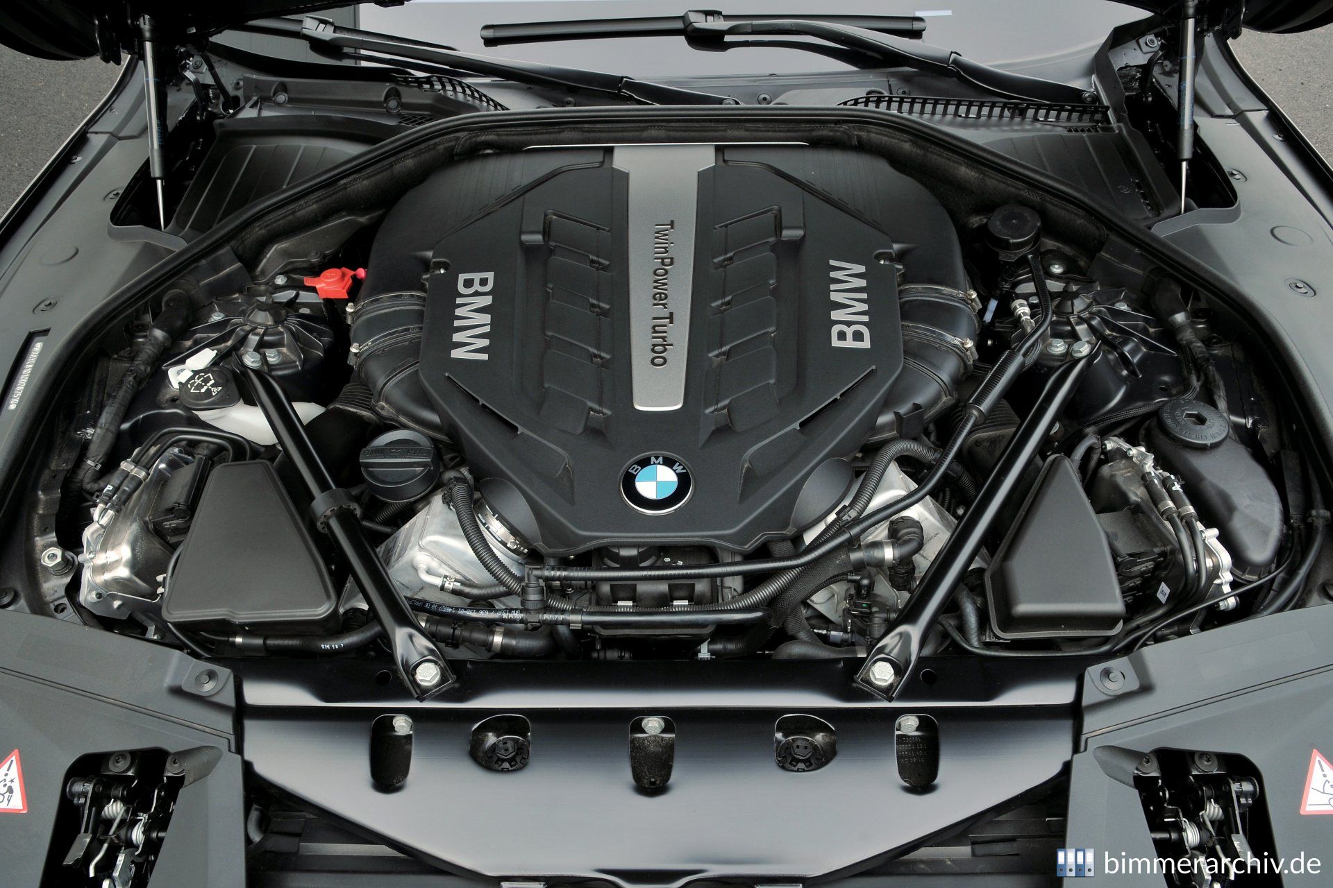 BMW 750Li - N63