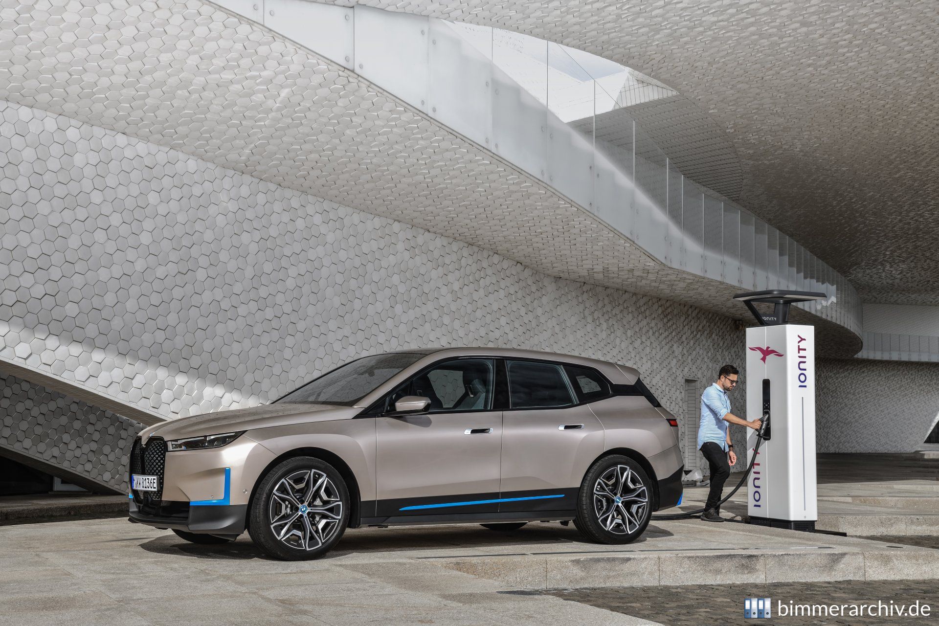 BMW iX