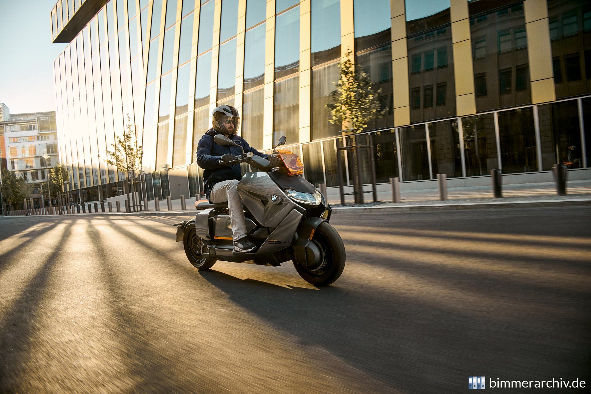 BMW CE 04
