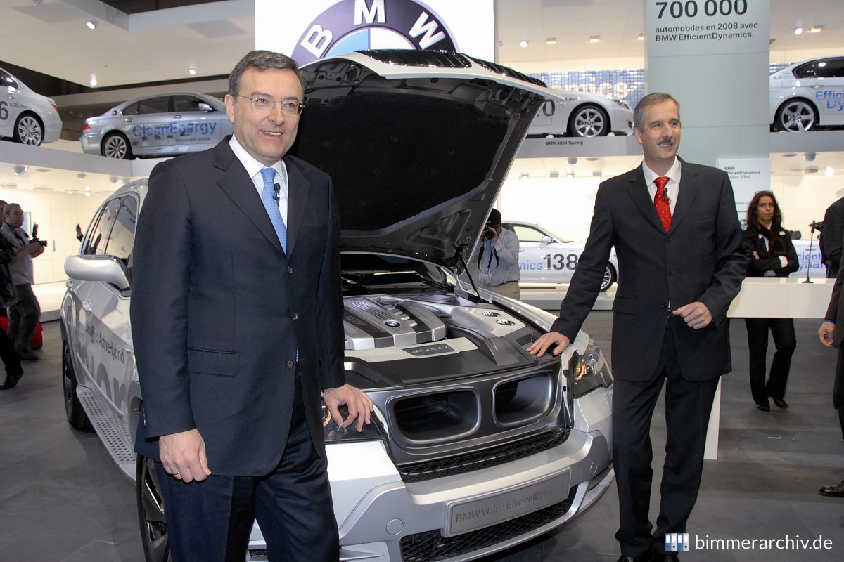 Dr. Norbert Reithofer und Dr. Klaus Draeger am BMW Vision EfficientDynamics