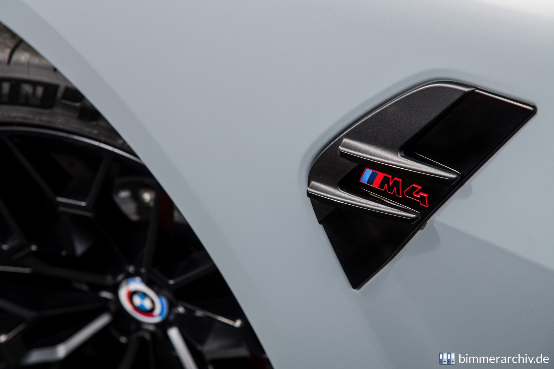 BMW M4 CSL