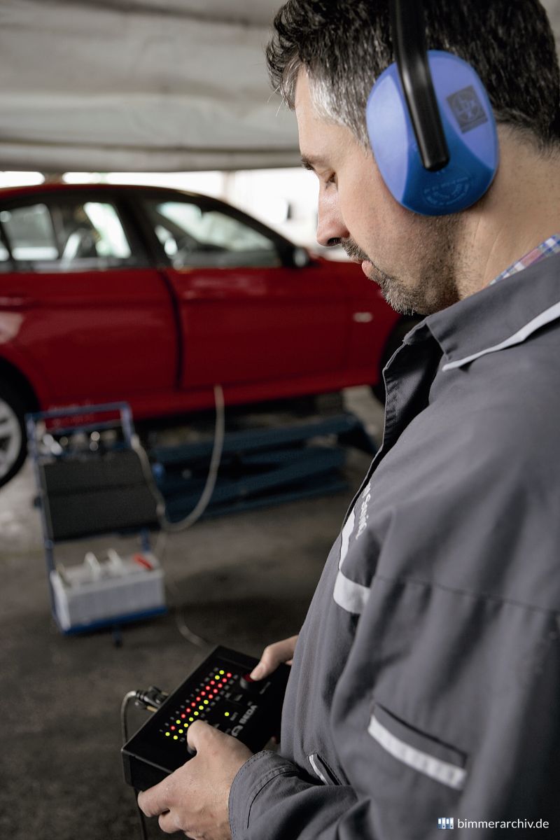 mit dem standardisierten Zündgerät wird die Pyrotechnik aller Fahrzeuge neutralisiert