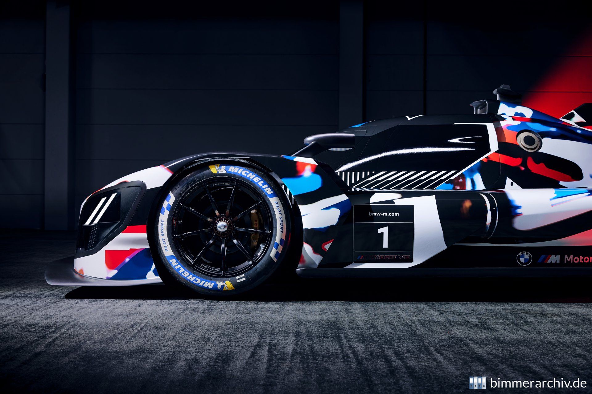 BMW M Hybrid V8