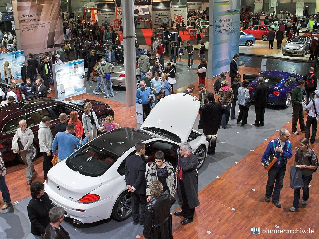 Blick über den BMW Stand auf der AMI Leipzig 2006