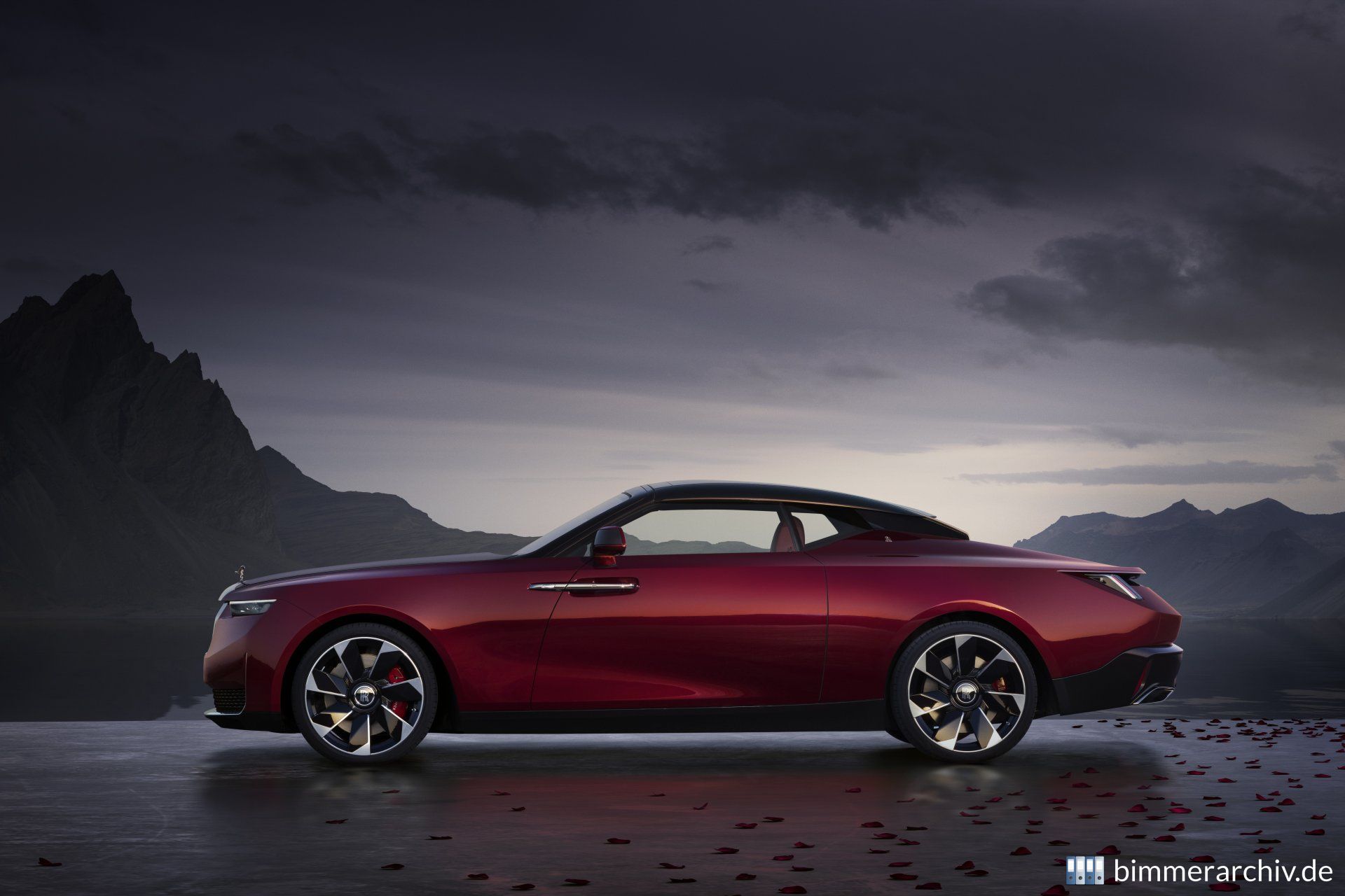 Rolls-Royce La Rose Noire Droptail