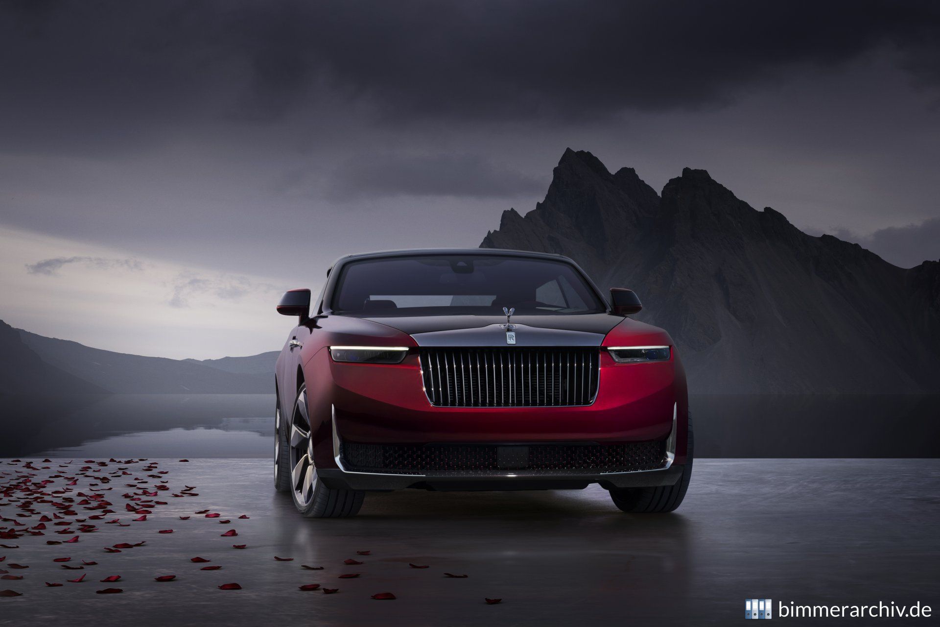 Rolls-Royce La Rose Noire Droptail