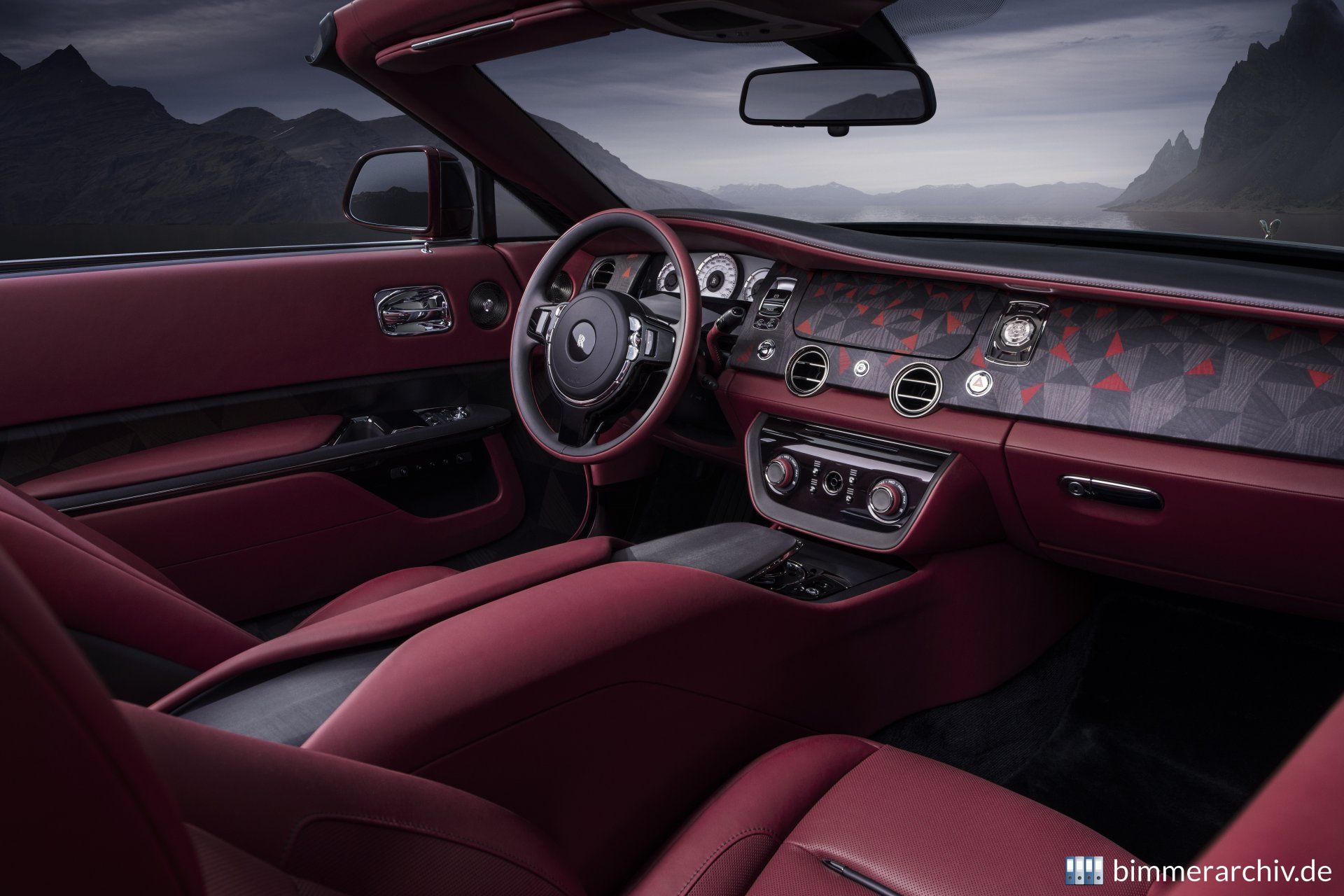 Rolls-Royce La Rose Noire Droptail