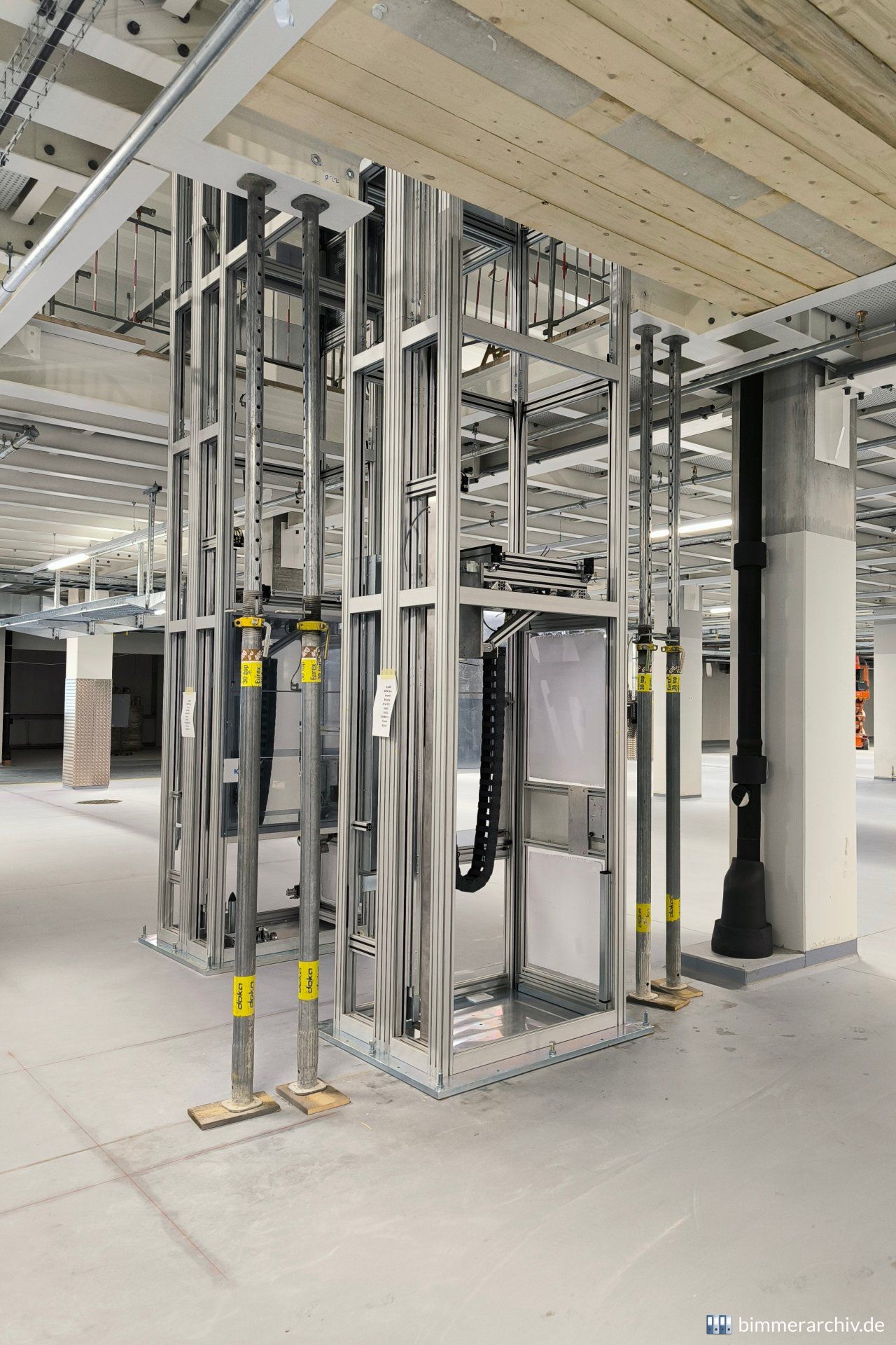Die erste Anlage: ein Geschoßheber für Inverter