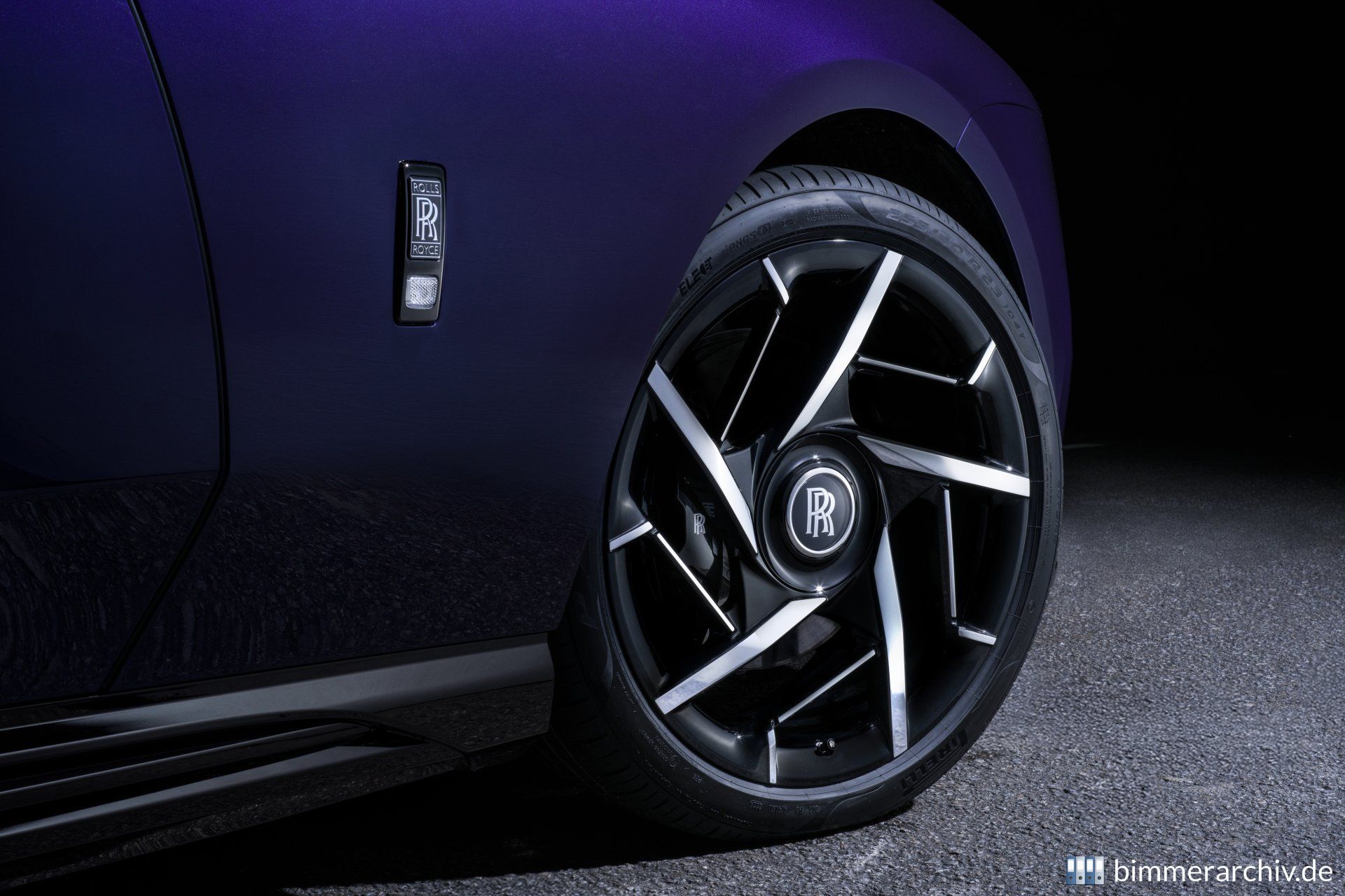 Rolls-Royce Black Badge Spectre