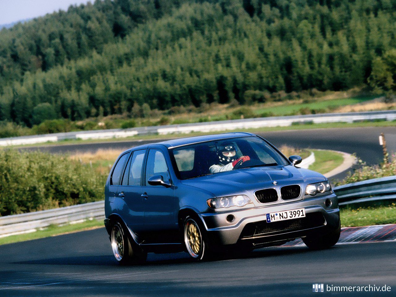 Hans-Joachim Stuck im BMW X5 Le Mans Experimentalfahrzeug