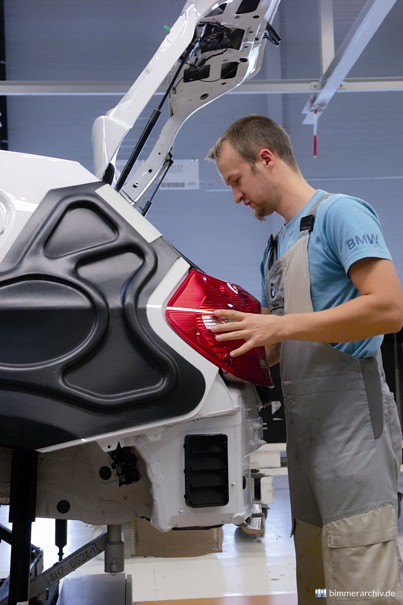 BMW Werk Leipzig - BMW 1er 3-Türer - Montage Heckleuchte