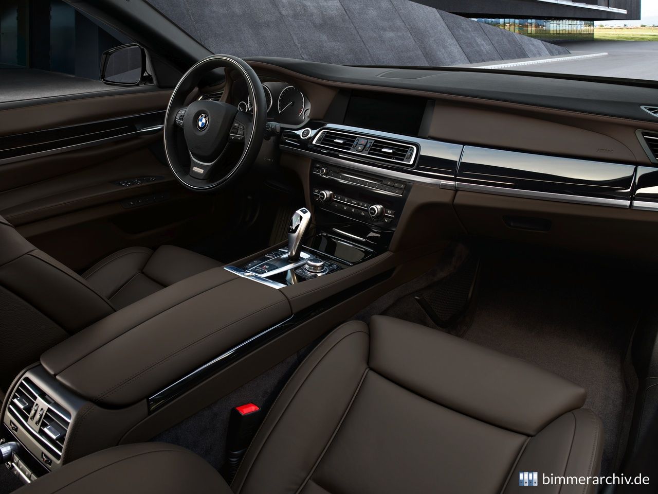 BMW 7er Individual - Interieur Leder Merino Feinnarbe in Cohibabraun und Leiste Pianolack mit Intarsie