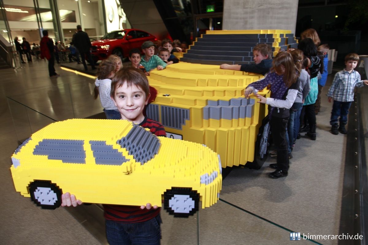 BMW X1 aus Lego in der BMW Welt