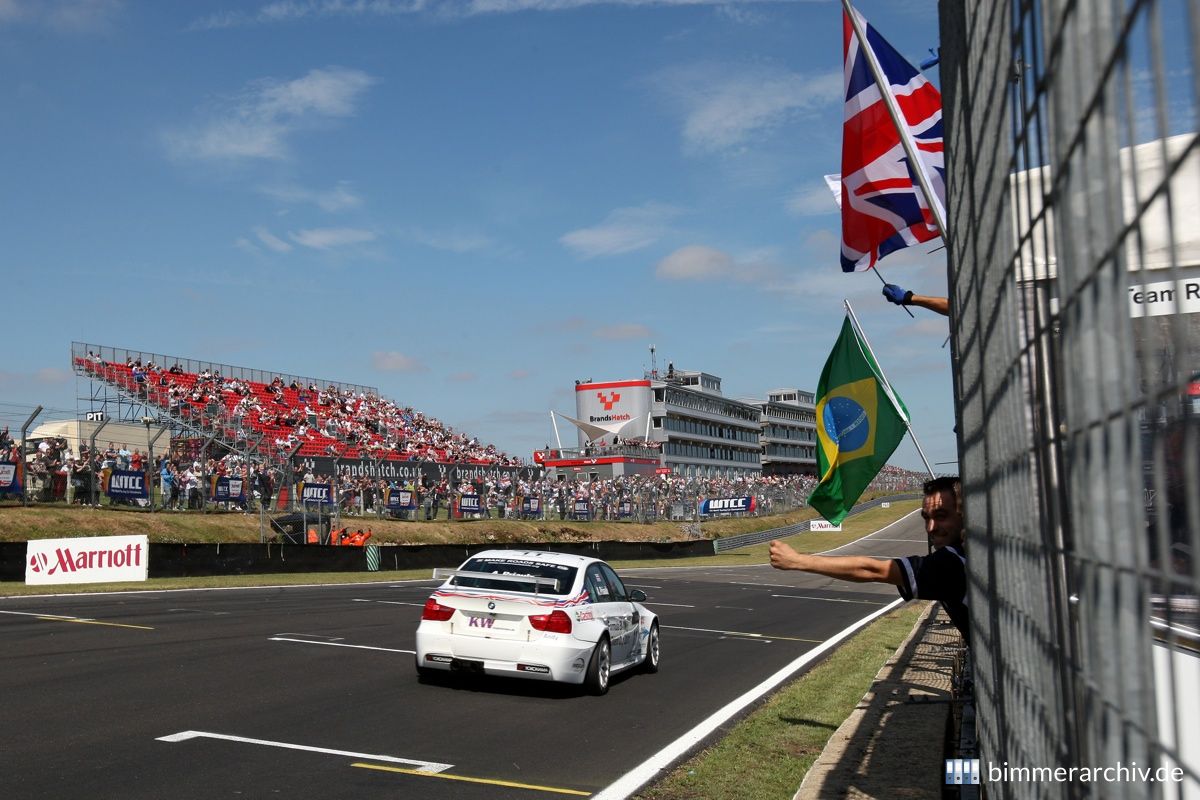 Andy Priaulx - BMW Team RBM - BMW 320si