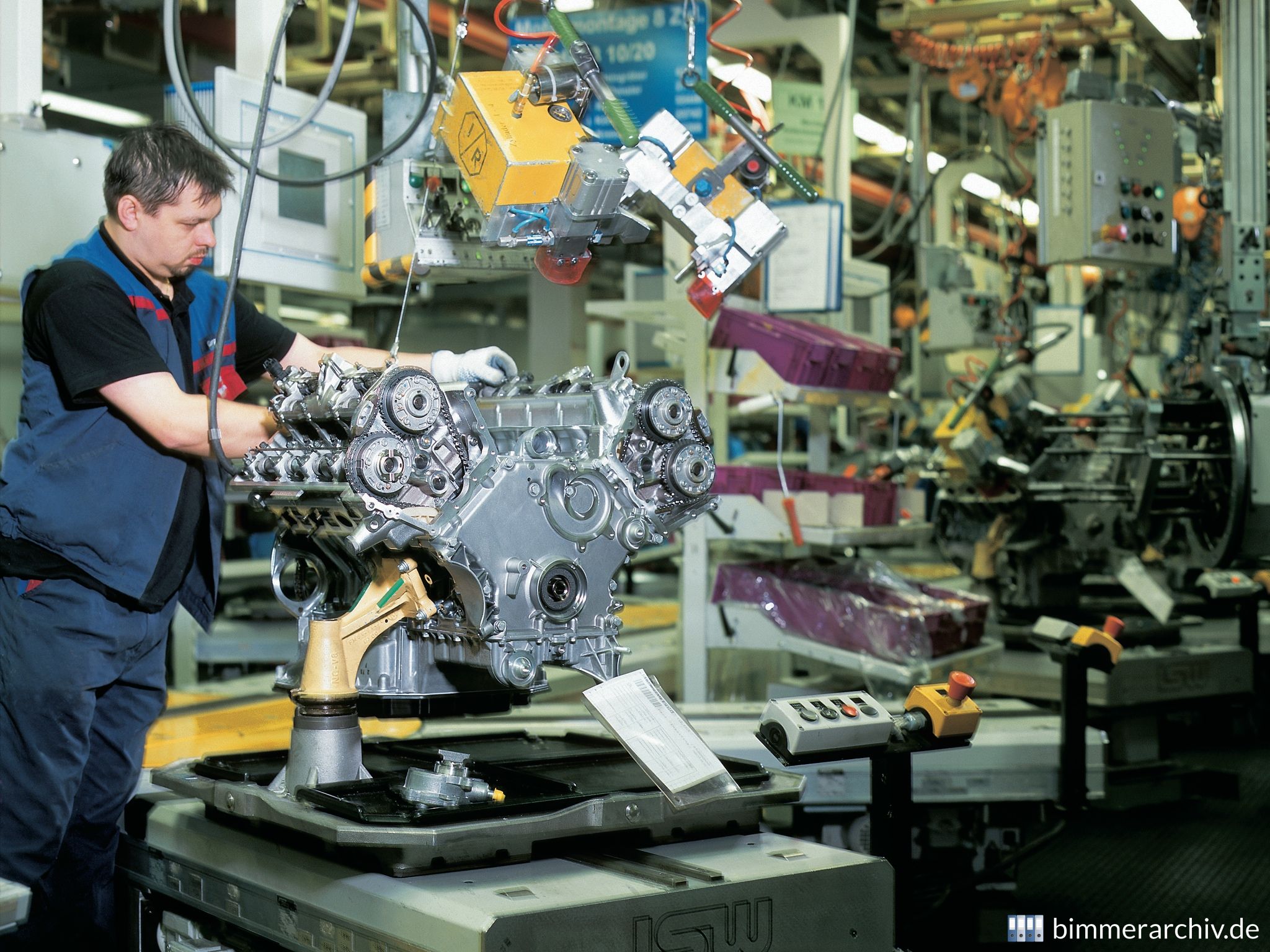 BMW Werk München Motorenfertigung - Montage Kettenräder