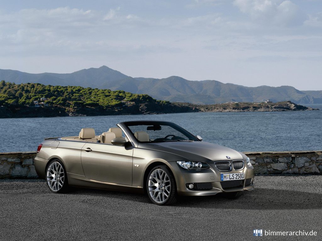 BMW 3er Cabrio - Aerodynamikumfänge, Leichtmetallräder Sternspeiche 197, weiße Blinkleuchten, Heckspoiler