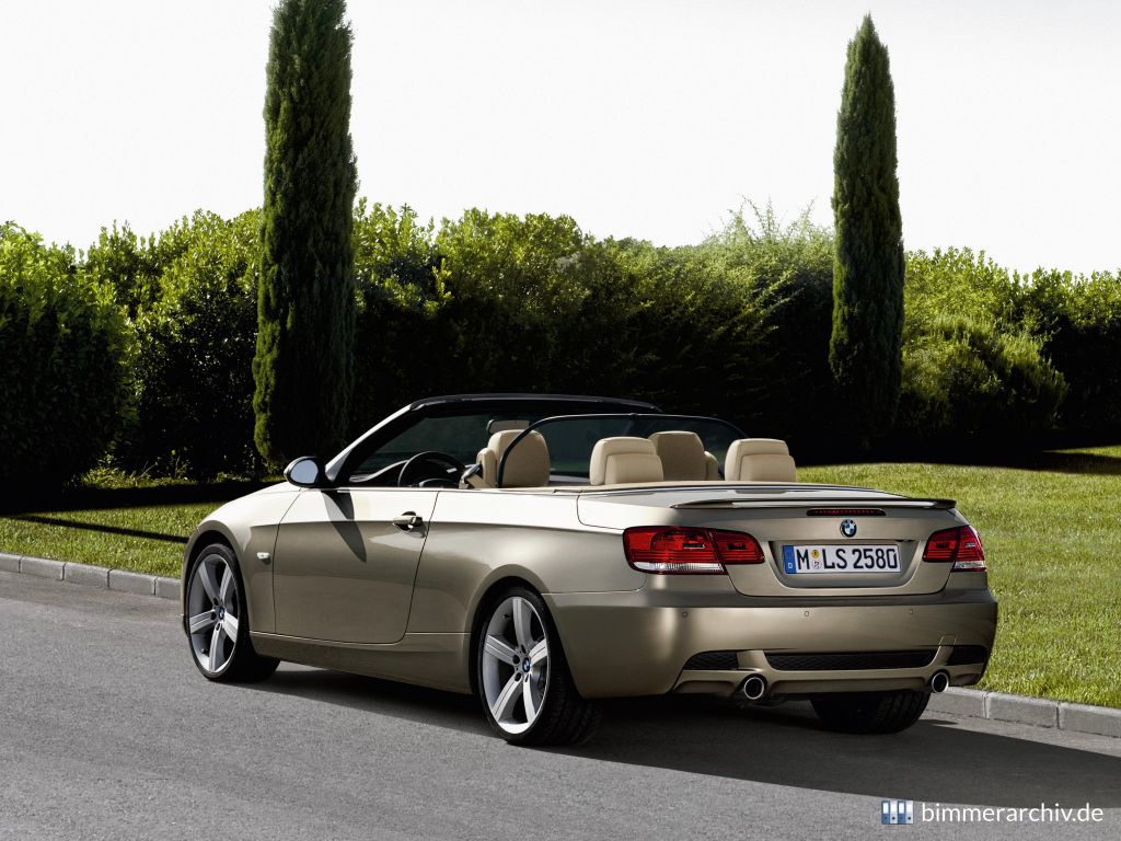 BMW 3er Cabrio - Aerodynamikumfänge, Leichtmetallräder Sternspeiche 230, weiße Blinkleuchten, Heckspoiler