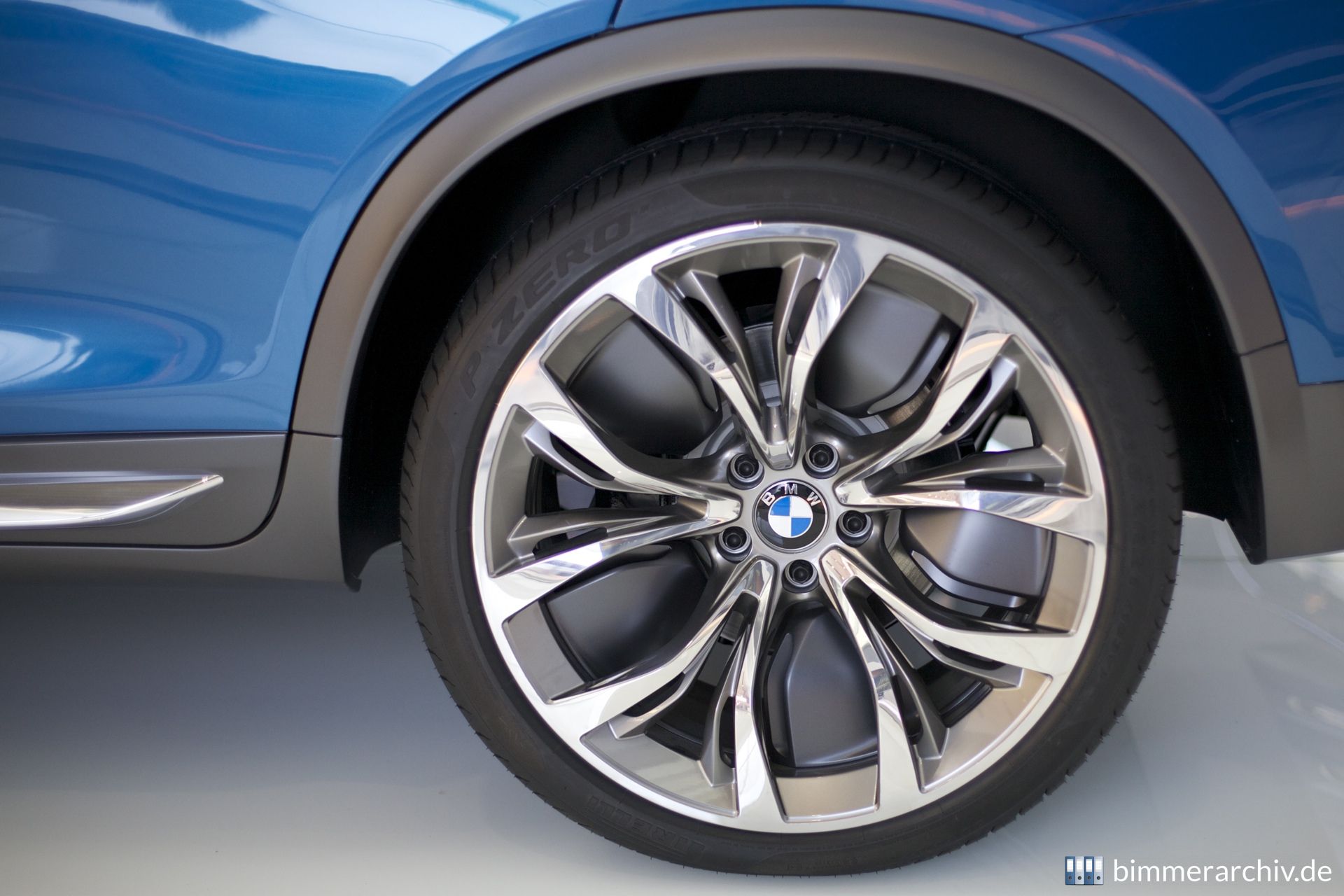 BMW Concept X4 in der BMW Welt