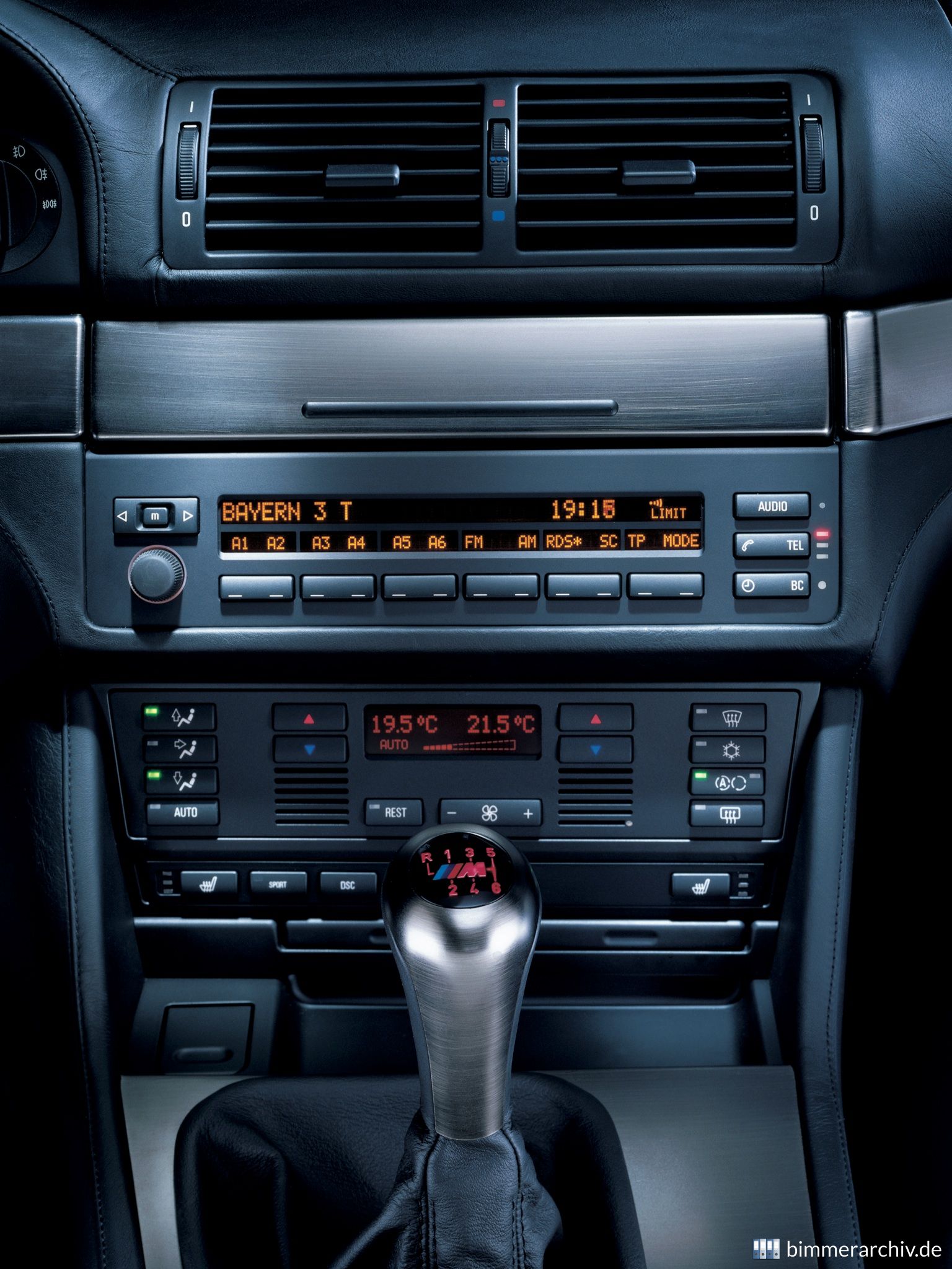 Устройство е39. BMW e39 торпеда. Панель е39. БМВ 5 е39 салон. BMW e39 панель.