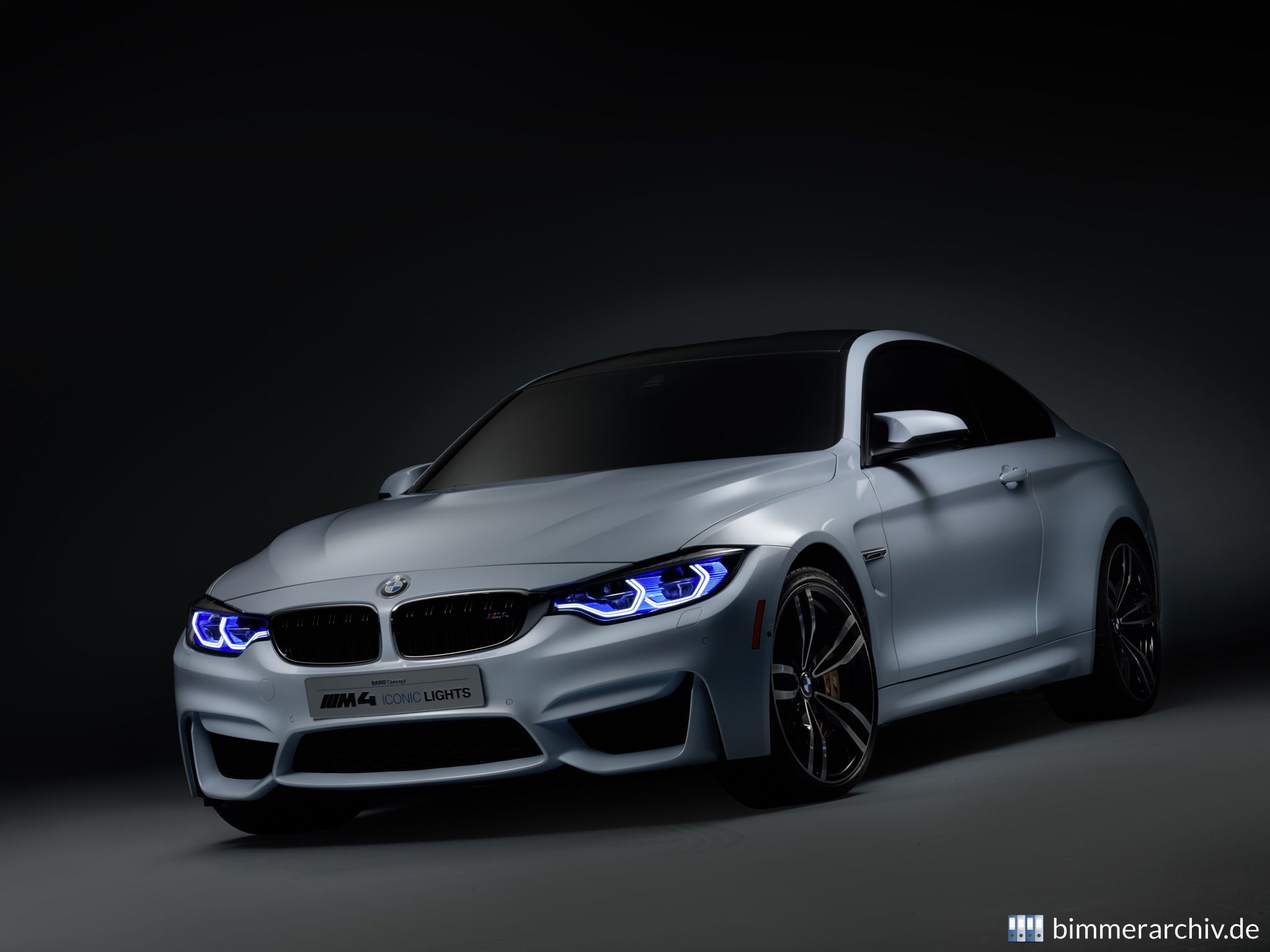 BMW M4 Concept Iconic Lights