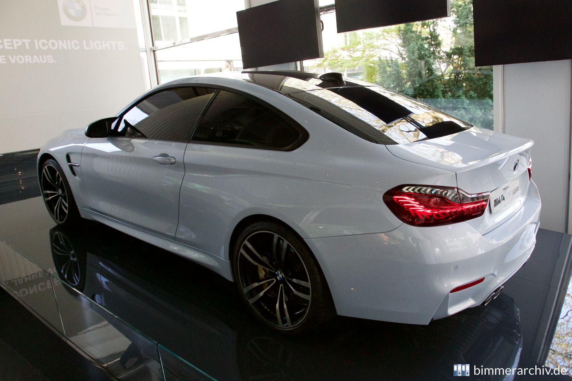BMW M4 Concept Iconic Lights - BMW Lenbachplatz