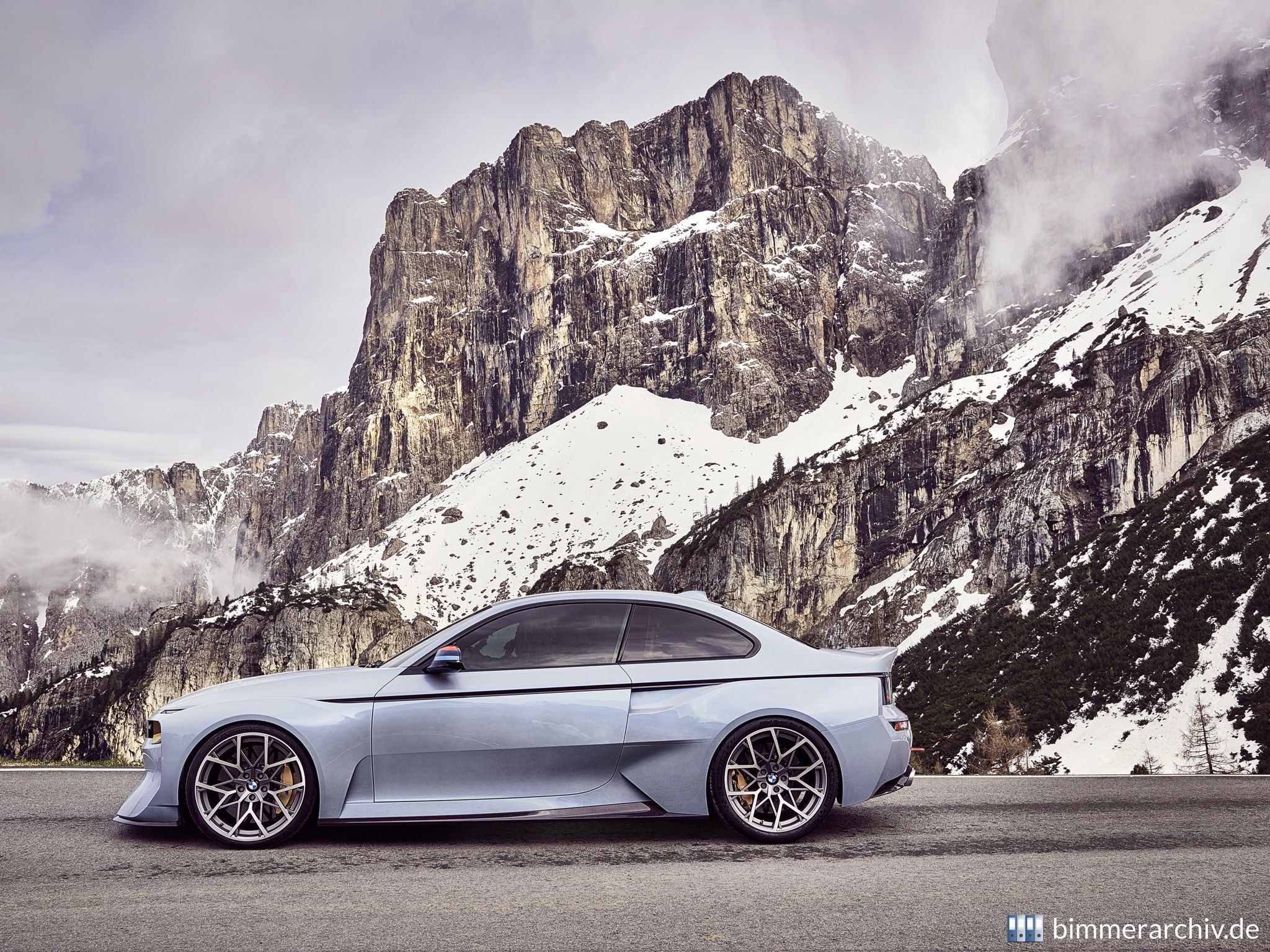 BMW 2002 Hommage