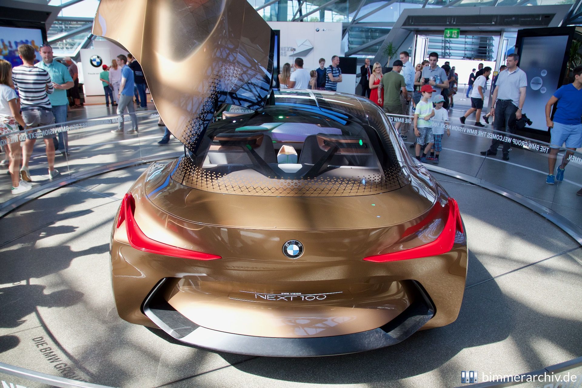 BMW VISION NEXT 100