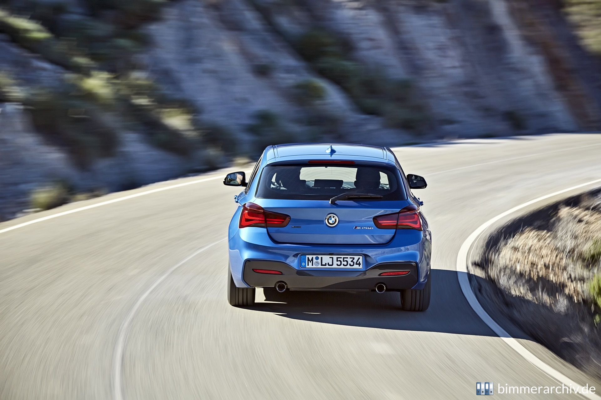 BMW M140i