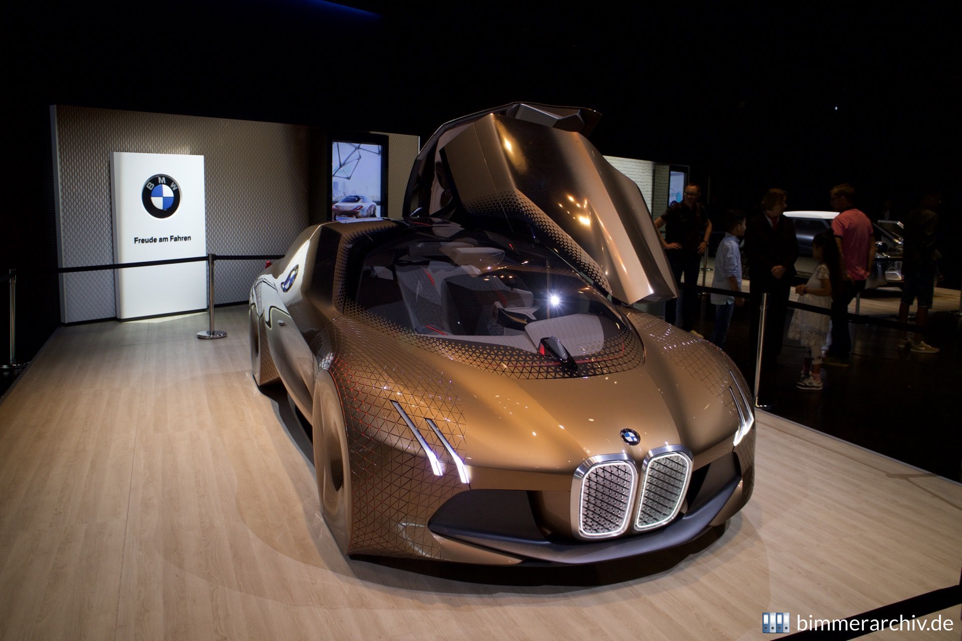 BMW VISION NEXT 100