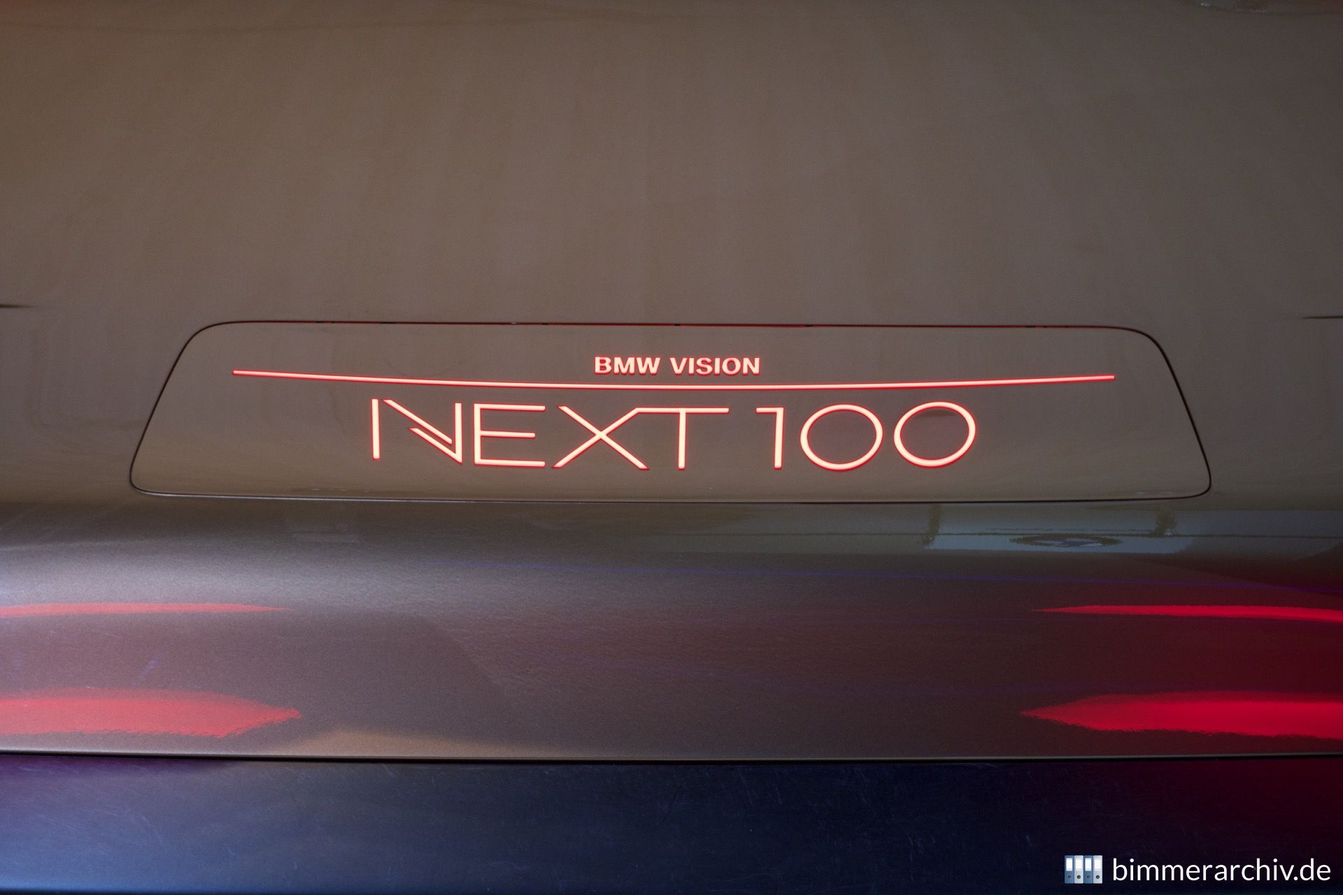 BMW VISION NEXT 100