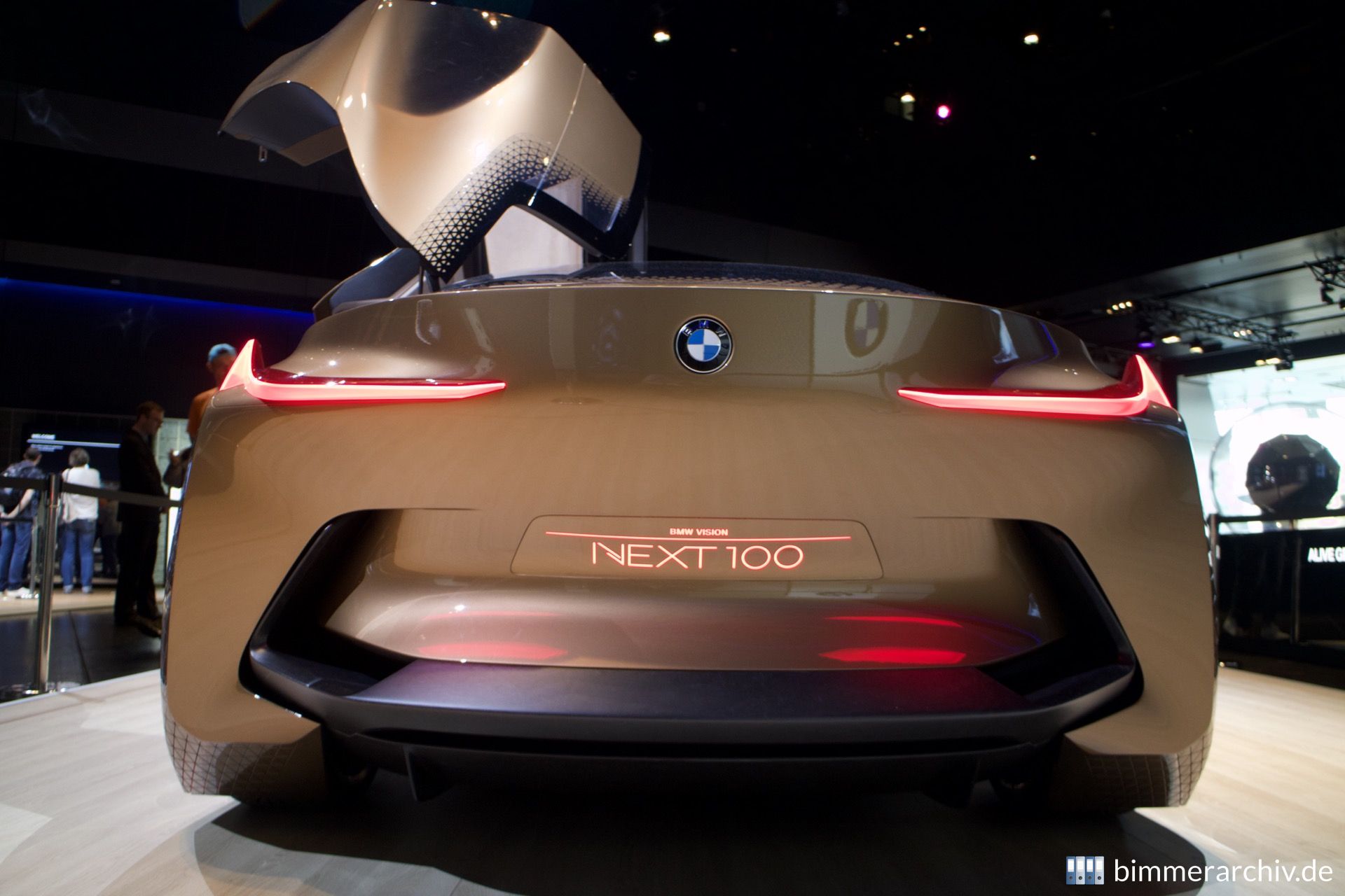 BMW VISION NEXT 100
