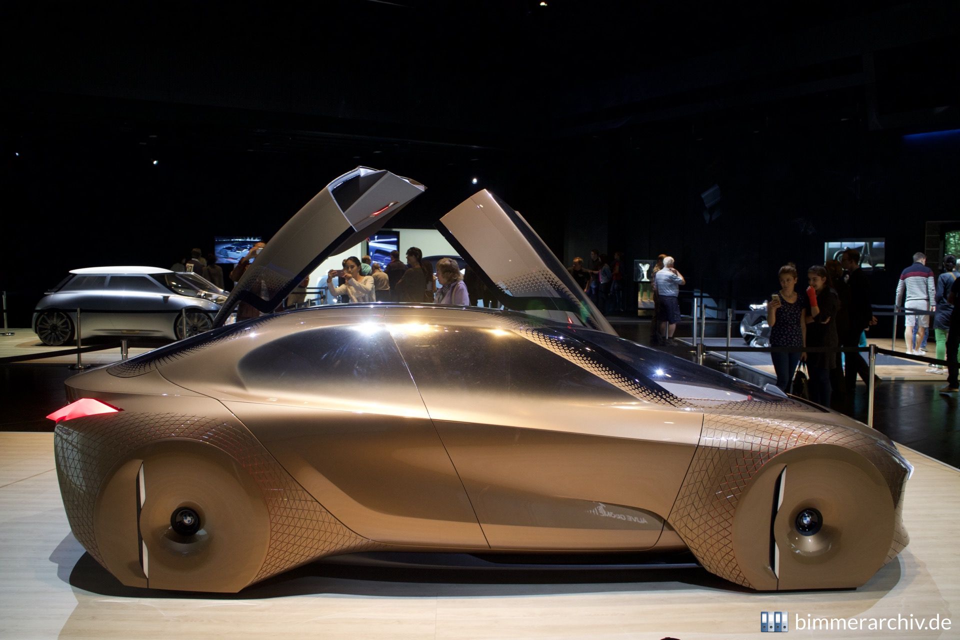 BMW VISION NEXT 100
