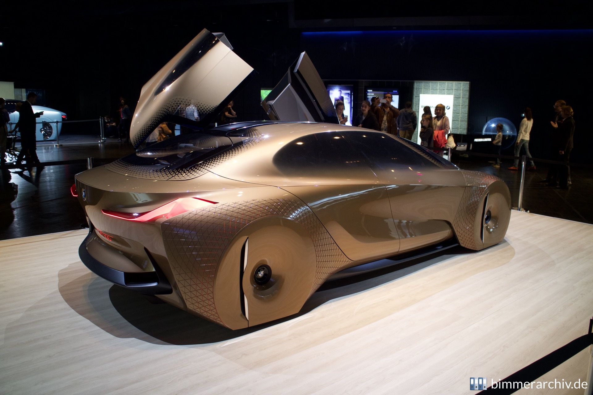 BMW VISION NEXT 100