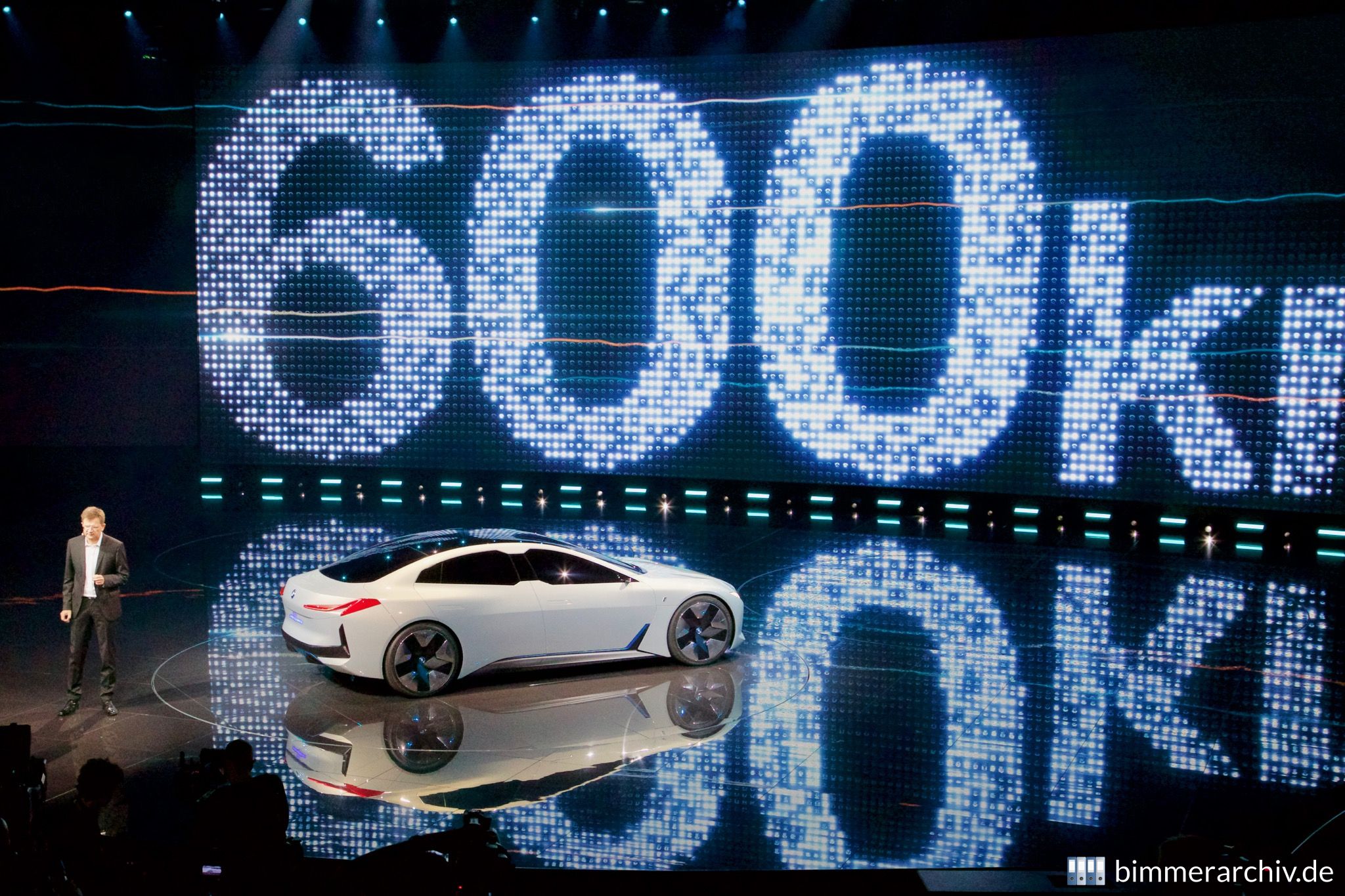 Klaus Fröhlich und der BMW i Vision Dynamics