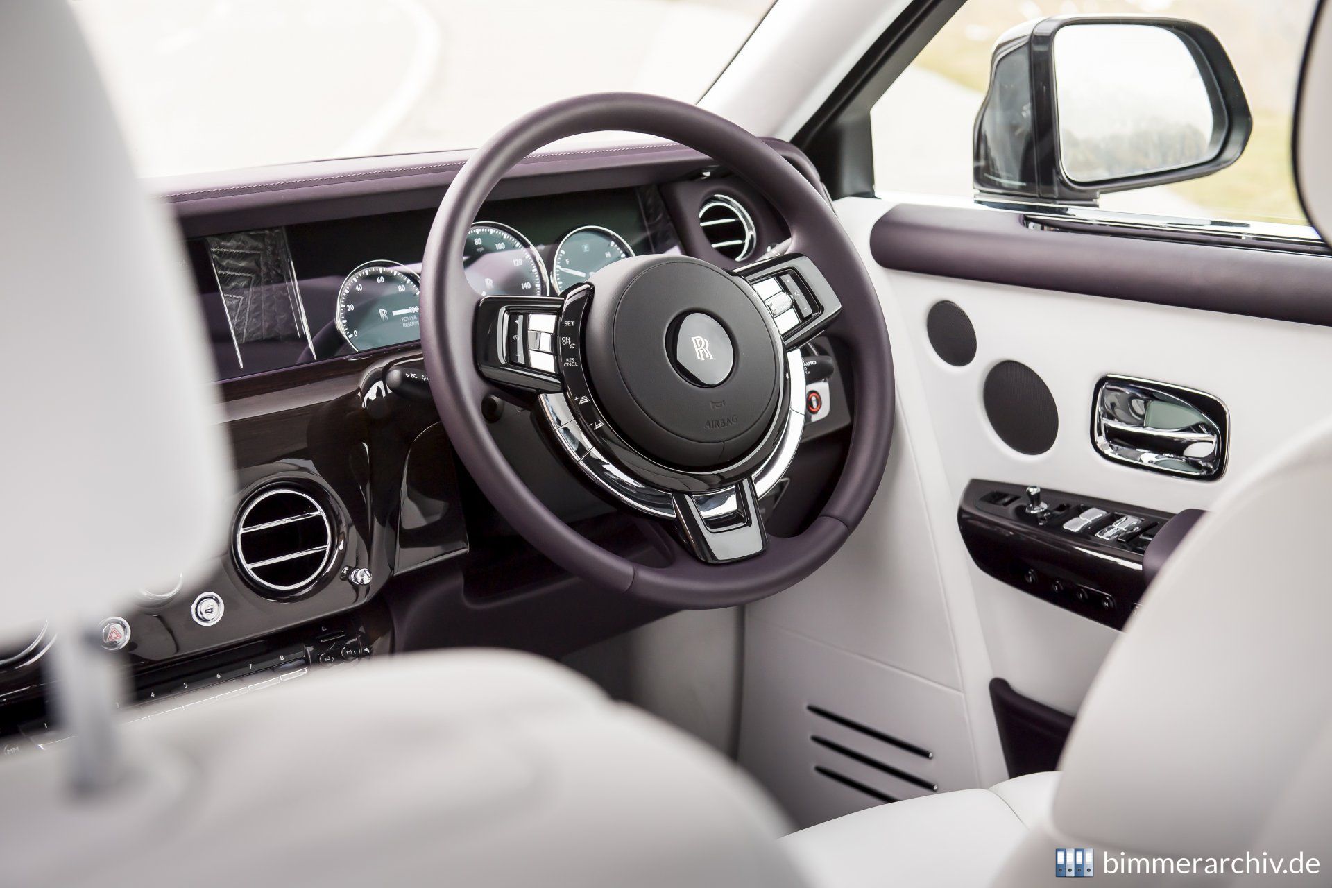 Rolls-Royce Phantom VIII - Extended Wheelbase