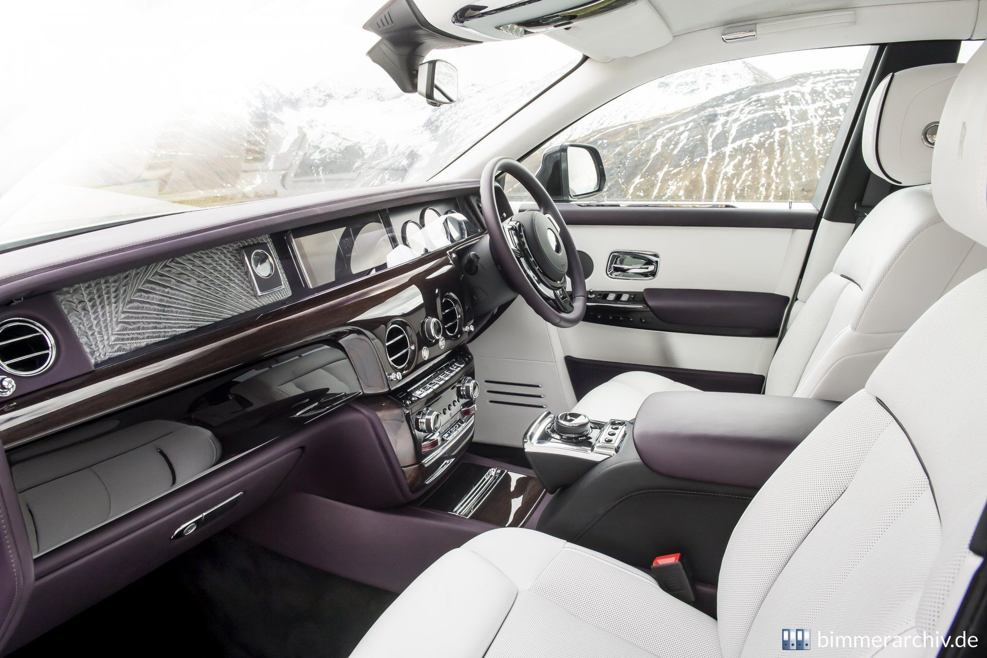 Rolls-Royce Phantom VIII - Extended Wheelbase