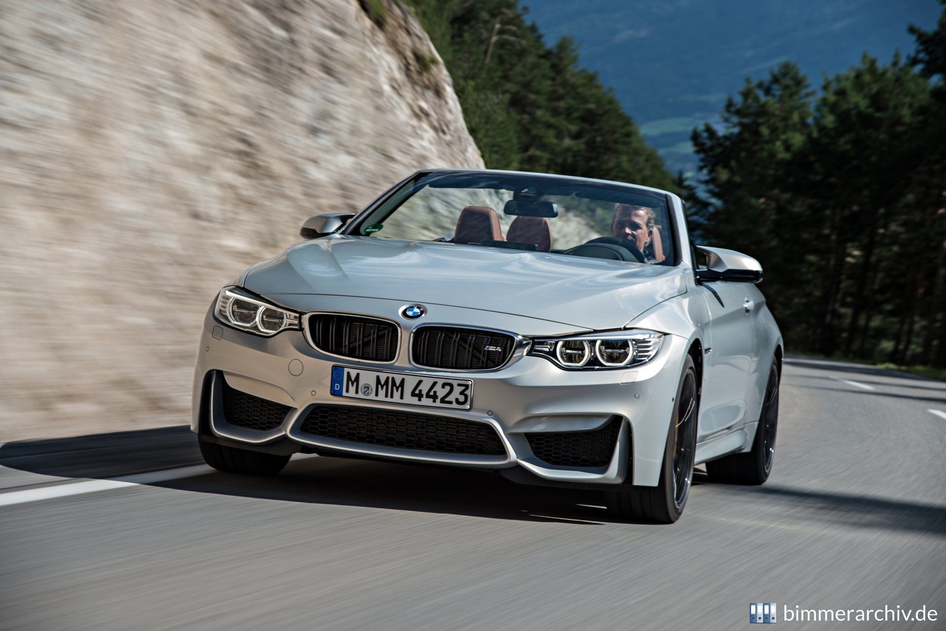 BMW M4 Cabrio - BMW Individual Mondstein metallic