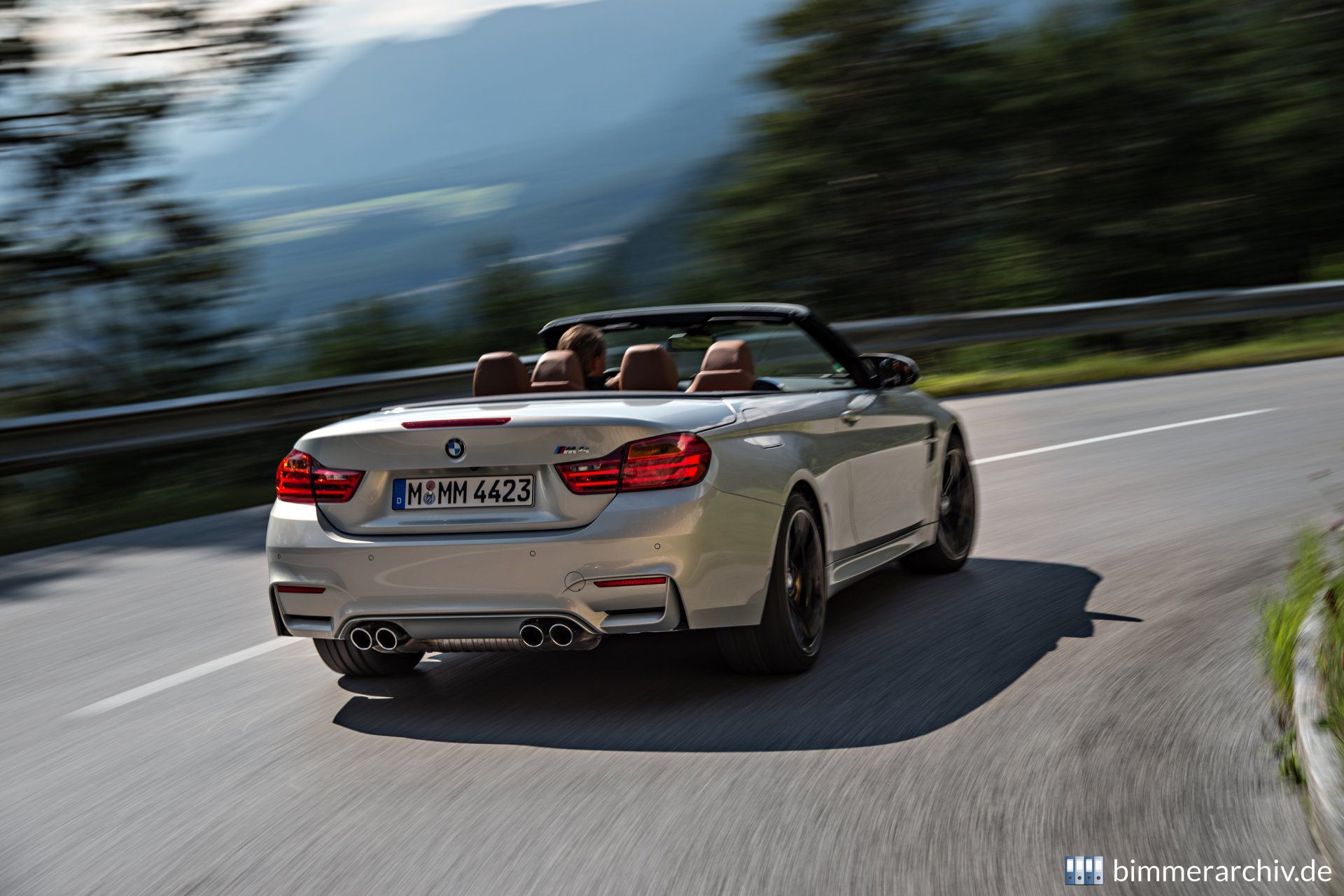 BMW M4 Cabrio - BMW Individual Mondstein metallic