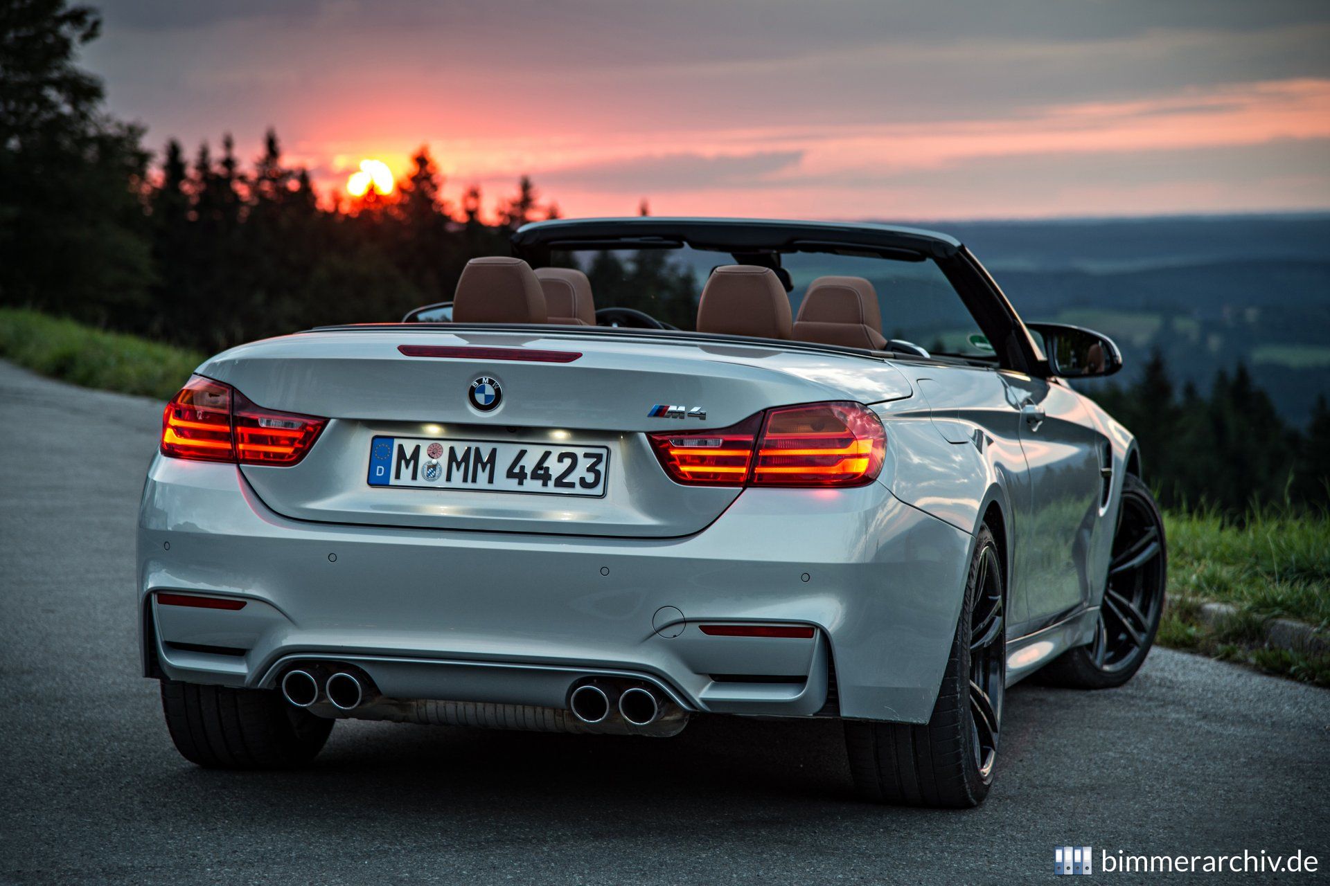 BMW M4 Cabrio - BMW Individual Mondstein metallic