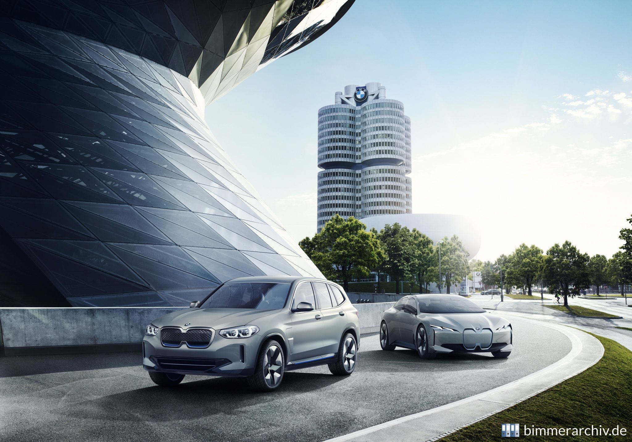 BMW Concept iX3 und BMW i Vision Dynamics