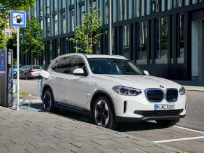 BMW iX3