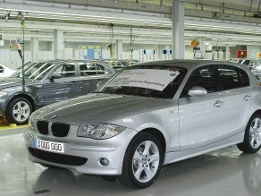 BMW Werk Regensburg produziert das 3-millionste Auto - einen BMW 120i