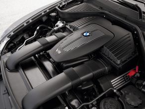 BMW X5 - 4.8i - Sports Activity Vehicle