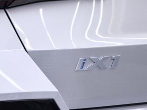 BMW iX1 im Finishbereich der Montage